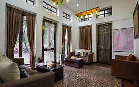 Jambuluwuk Residence Menteng