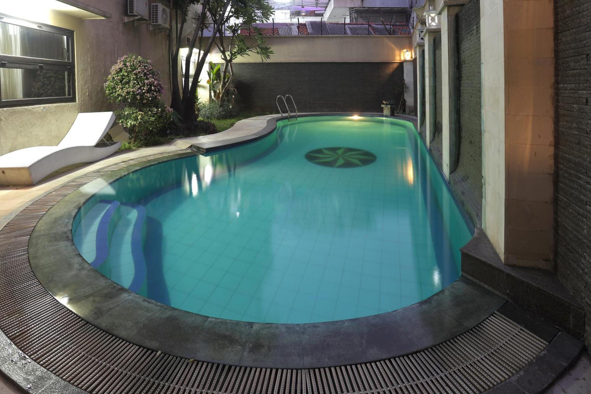 Jambuluwuk Residence Menteng Jakarta Exterior photo