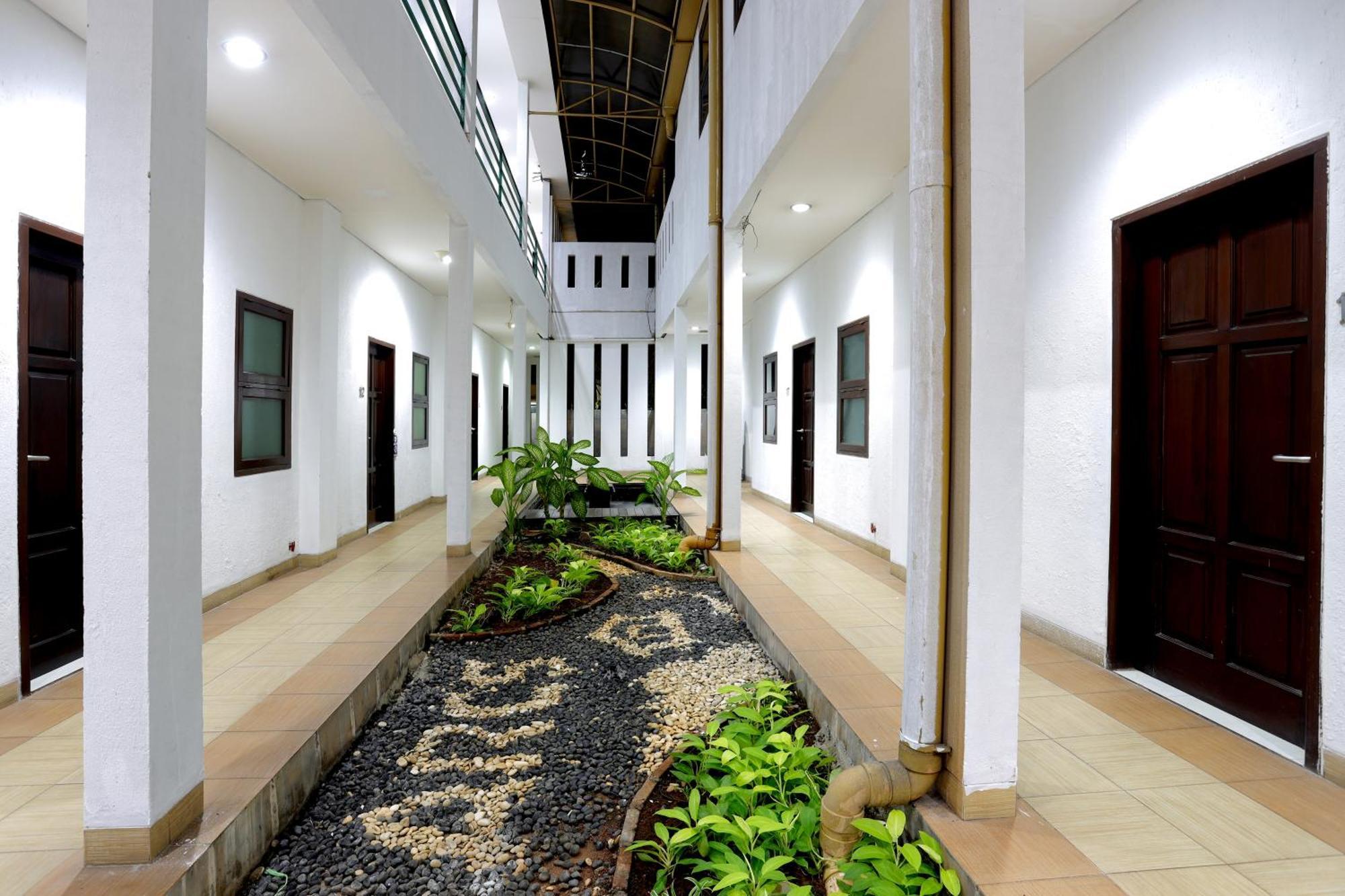 Jambuluwuk Residence Menteng Jakarta Exterior photo
