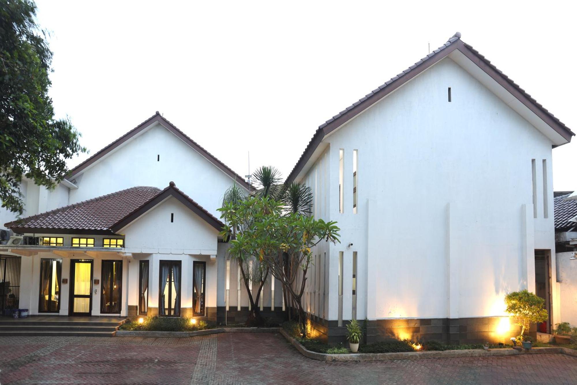 Jambuluwuk Residence Menteng Jakarta Exterior photo